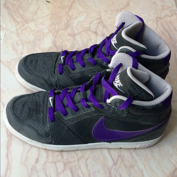 Nike - Picture 3 of 7